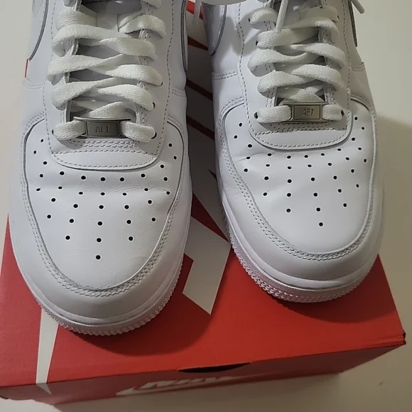 Nike Men's White Air Force 1 Low - Picture 4 of 7